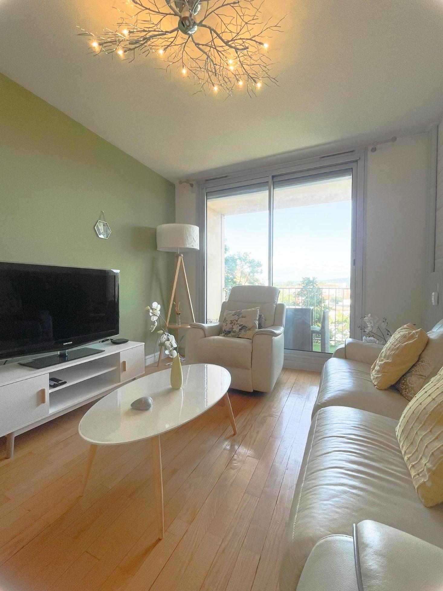 Appartement Spacieux Avec Balcon Bourg-en-Bresse Exterior photo